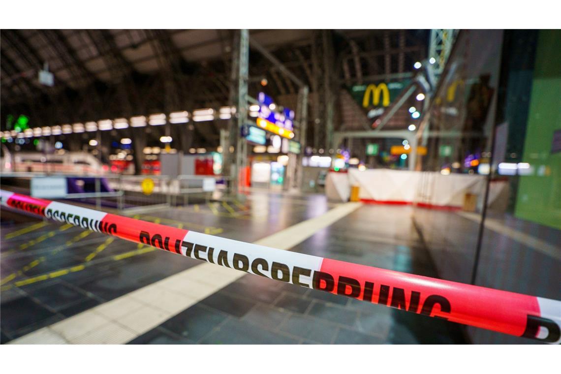 Mitten im Frankfurter Hauptbahnhof hat ein Mann einen anderen Mann erschossen.