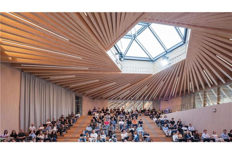 Modellfoto des  neuen  Trumpf Education Center in Ditzingen, das das Berliner Architektenbüro Barkow Leibinger entworfen hat. Das Zentrum ist ein Beispiel Frank Barkows für seine kreative Arbeit.