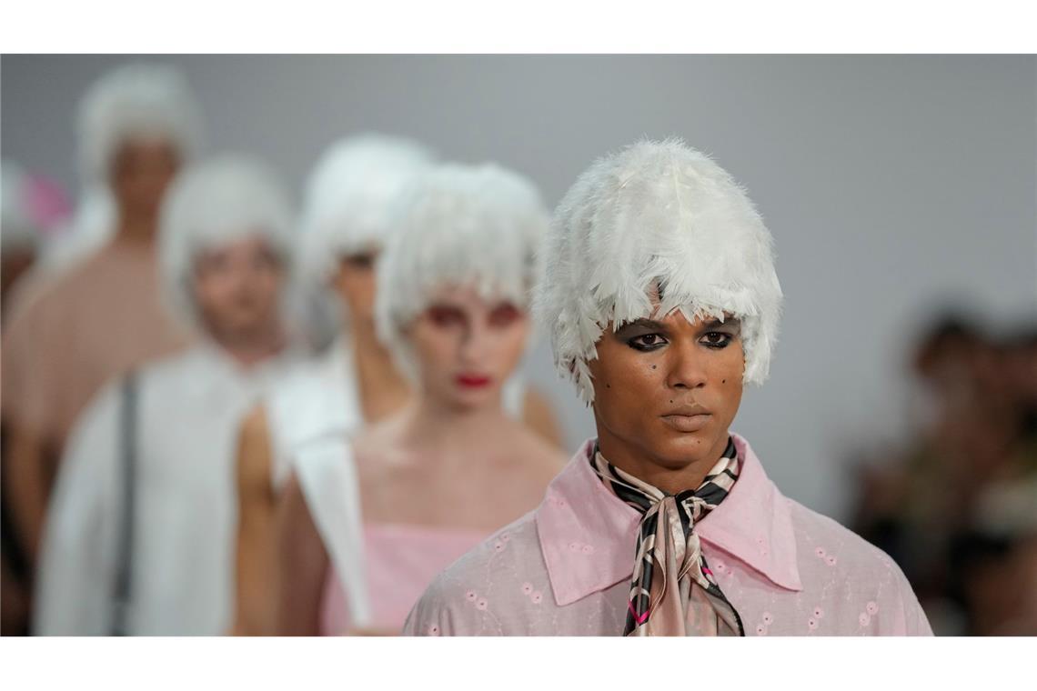 Models präsentieren Kreationen aus der Silverio-Kollektion während der Fashion Week in Sao Paulo.