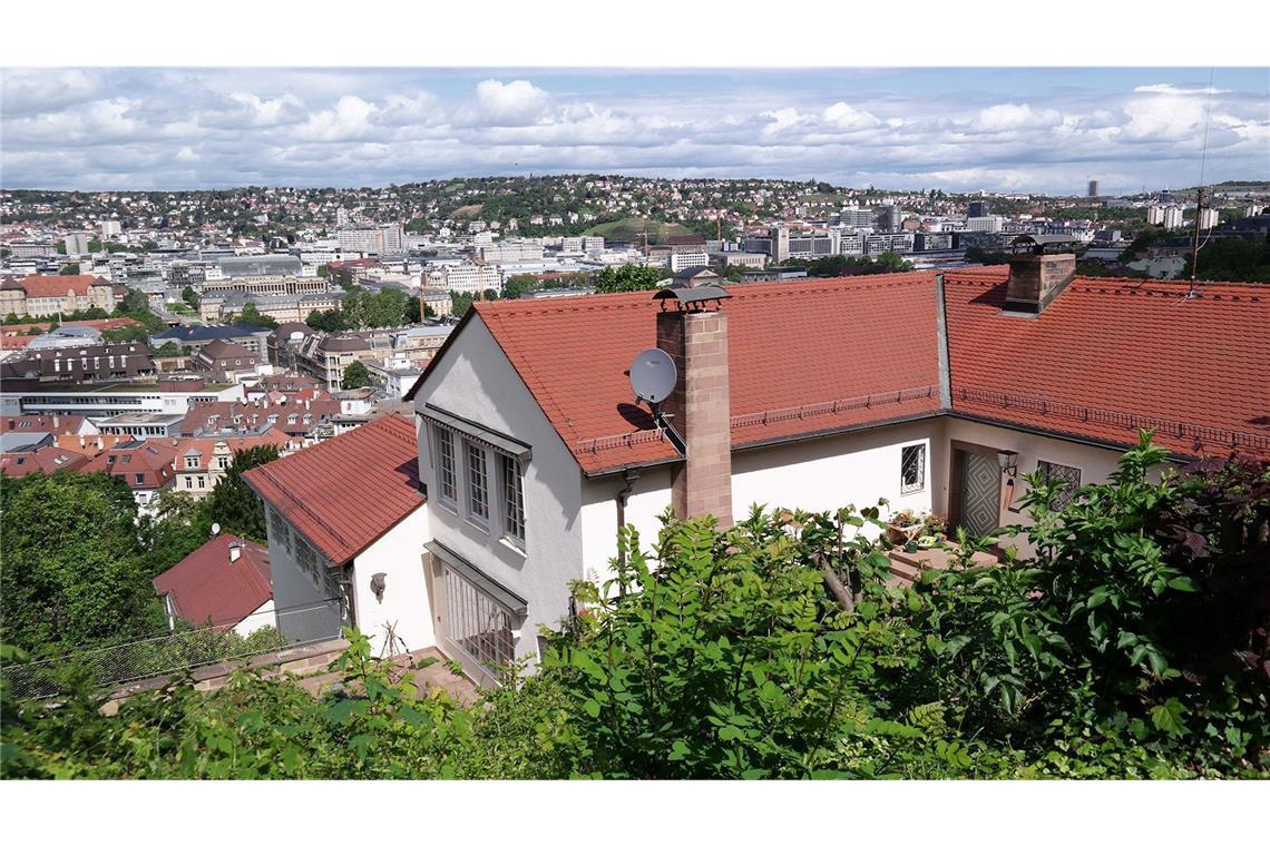 Möglich ist auch  der Besuch der  Villa des Fabrikanten Heinrich Scheufelen in der Stafflenbergstraße 51 in Stuttgart. Das von Kurt Dübbers, dem Schwiegersohn von Paul Bonatz, entworfene Wohnhaus aus dem Jahr 1936 wurde von  2013 bis 2015 von Sandro Graf von Einsiedel denkmalgerecht zur Schule umgestaltet. Führungen sind um 11 Uhr und 12 Uhr.