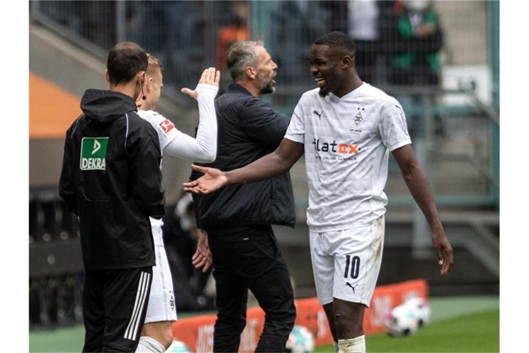 Mönchengladbachs Marcus Thuram (r) könnte gegen Inter Mailand sein Champions-League-Debüt feiern. Foto: Bernd Thissen/dpa