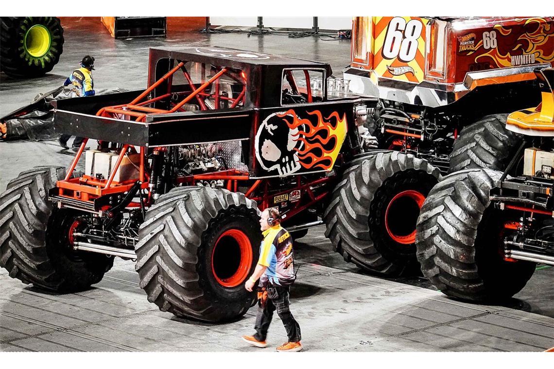 Monstertruck in der Schleyerhalle: Die Allrad-Action der „Hot Wheels Monster Trucks“ war erstmals auch in Stuttgart zu sehen.Monstertruck in der Schleyerhalle: Die Allrad-Action der „Hot Wheels Monster Trucks“ war erstmals auch in Stuttgart zu sehen.