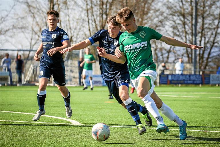 Moritz Stoppel (rechts) ist nach einem Jahr in Großaspach ab sofort wieder für die SGOS am Ball. Archivfoto: Alexander Becher