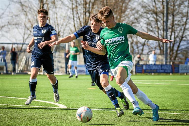 Moritz Stoppel (rechts) ist nach einem Jahr in Großaspach ab sofort wieder für die SGOS am Ball. Archivfoto: Alexander Becher