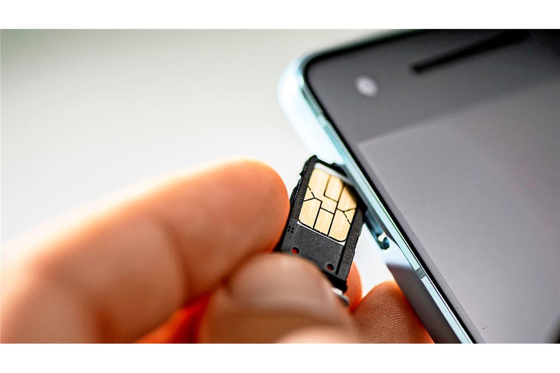 Mühsame Angelegenheit: SIM-Karte fürs Handy