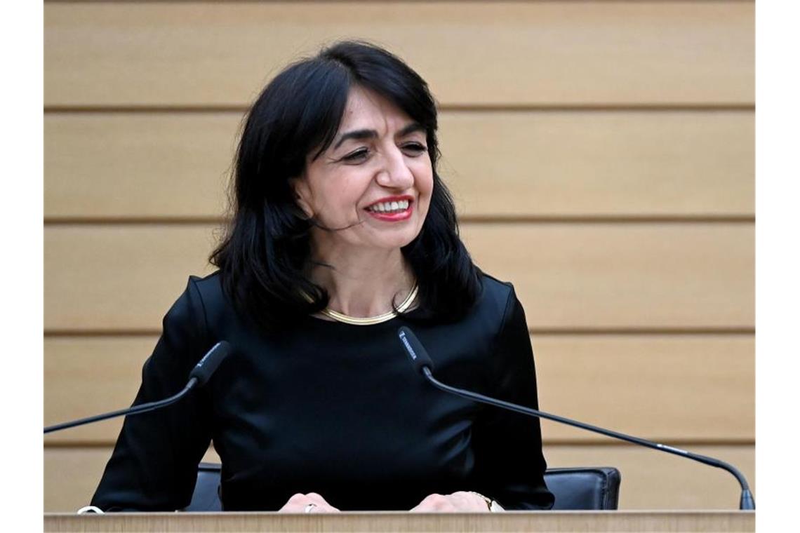 Aras erneut zur Landtagspräsidentin gewählt Muhterem Aras (Bündnis 90/Die Grünen), wiedergewählte Präsidentin des Landtags in Stuttgart. Foto: Bernd Weißbrod/dpa