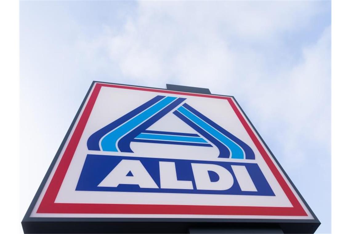 Aldi erhöht die Preise - Weitere Händler dürften folgen Nach Angaben von Aldi hat der Ukraine-Krieg die Situation noch einmal verschärft. Foto: Rolf Vennenbernd/dpa