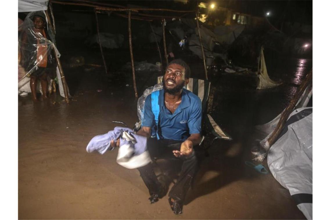 Haiti: Tropensturm setzt Menschen in Erdbebenregion zu Nach dem schweren Beben nun der Regen. Foto: Joseph Odelyn/AP/dpa