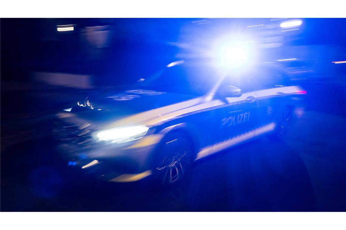 Nach dem Tod einer 37-Jährigen in Offenburg fahndet die Polizei nach einem Täter. (Foto-Illustration)