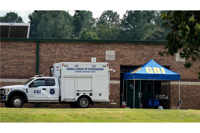 Nach den Schüssen an einer Schule im Bundesstaat Georgia hat die Polizei den Vater des Täters festgenommen.