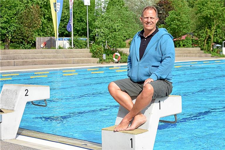 Nach mehr als zwei Jahrzehnten als Nummer eins der TSG-Schwimmabteilung gibt Mark Daynes sein Amt ab. Foto: Tobias Sellmaier