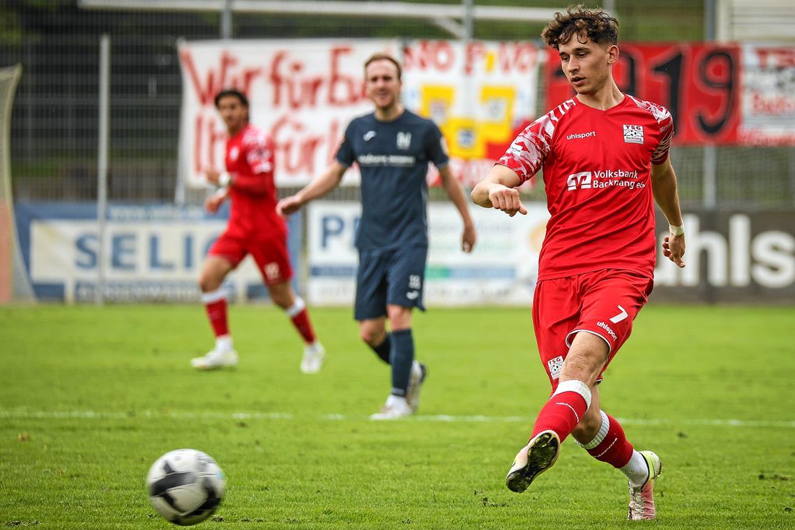 Nach sechs Monaten mit gleich zwei Verletzungen nun wieder regelmäßig für die TSG Backnang am Ball: Vincent Sadler. Foto: Alexander Becher