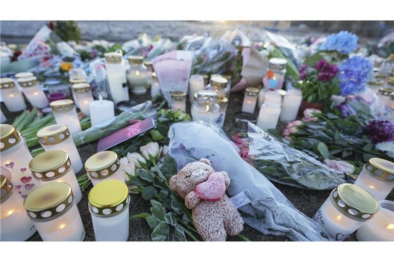 Nach tödlichen Schüssen an einer Schule für Erwachsene im schwedischen Örebro dauern die Ermittlungen an.