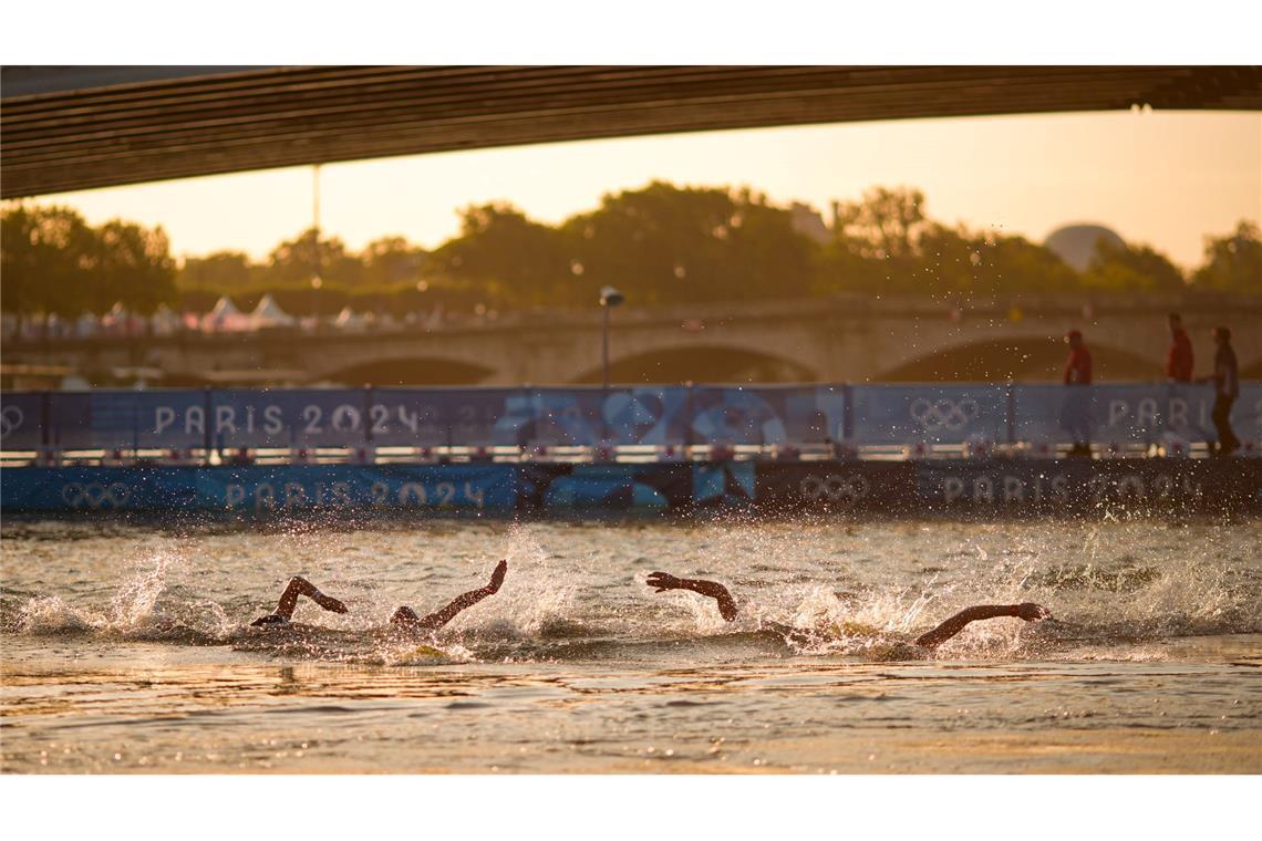 Nachdem es während Olympia Schwimmwettkämpfe in der Seine gab, soll ab diesem Sommer die Bevölkerung wieder in dem Fluss schwimmen dürfen. (Archivbild)