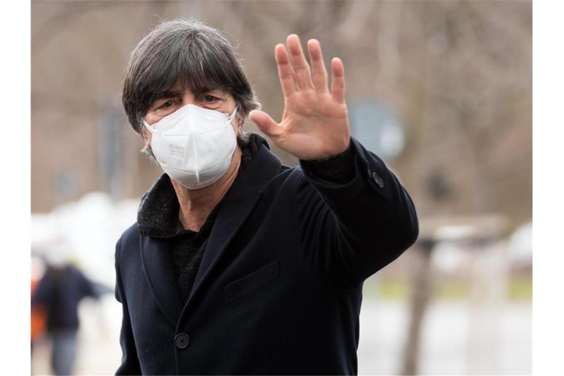 Löw legt in DFB-Blase los - Bierhoff lobt Kuntz Nachfolger gesucht: Joachim Löw hört nach der EM als Bundestrainer beim DFB auf. Foto: Federico Gambarini/dpa