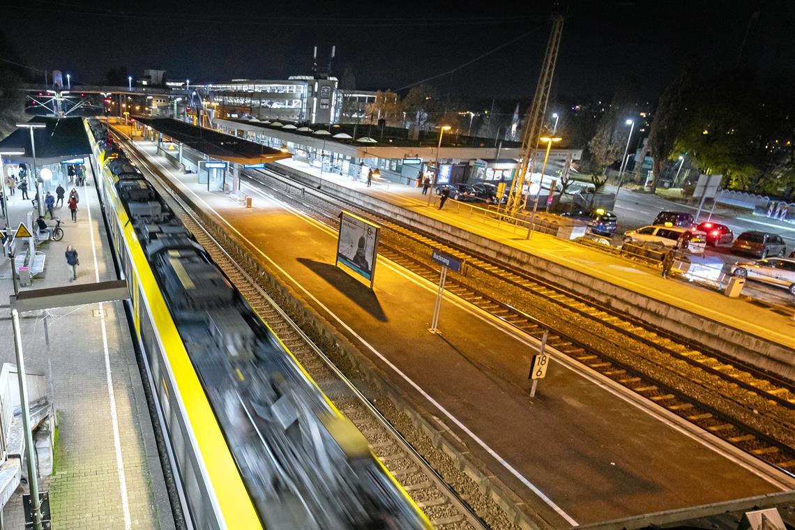 Nachts verschaffen sich Unbekannte Zugang zum Gebäude am Backnanger Bahnhof. Symbolfoto: Alexander Becher