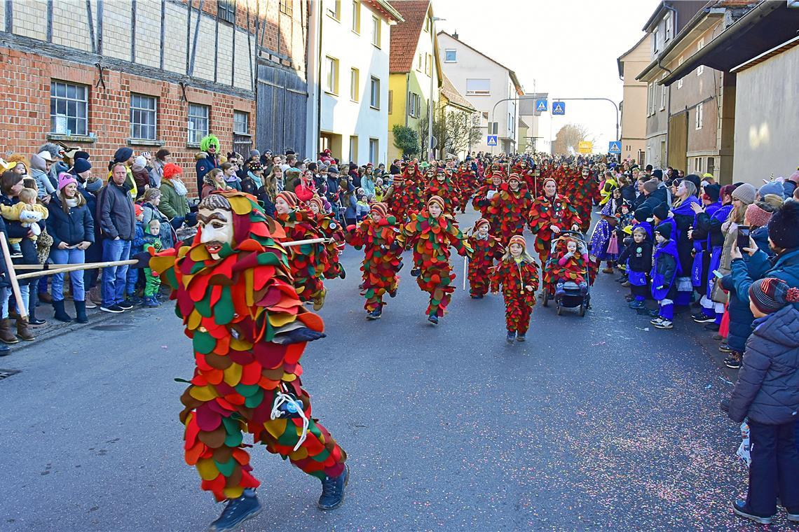 Narrensprung der Rechaspitzer aus Althütte. Faschingsverein Burgstetten: Faschin...