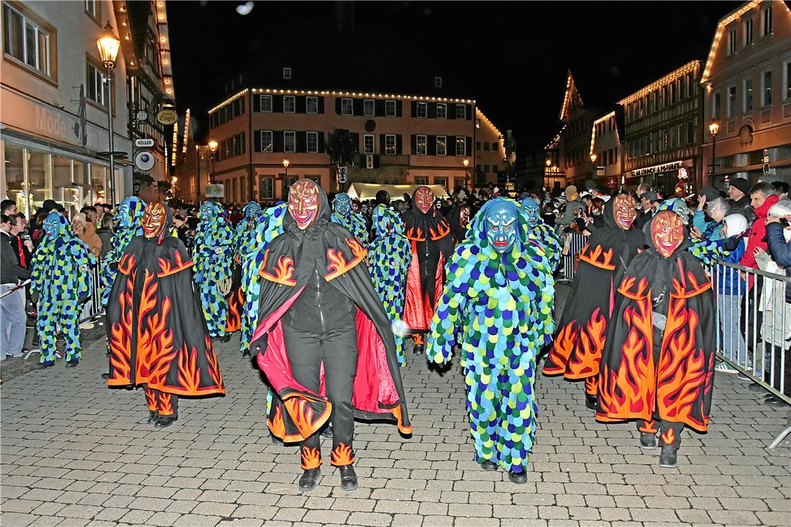 Narri Narro schallt es durch die Nacht. Murreder Nachtumzug durch die Innenstadt...