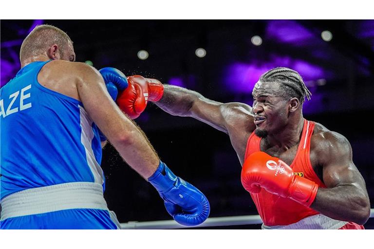 Nelvie Tiafack (re.) hat Bronze im olympischen Boxen bereits sicher.