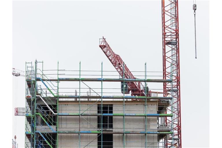 Neubauwohnungen, die nach dem KfW-Förderprogramm entstehen, werden gebaut. Foto: Rolf Vennenbernd/dpa/Archivbild