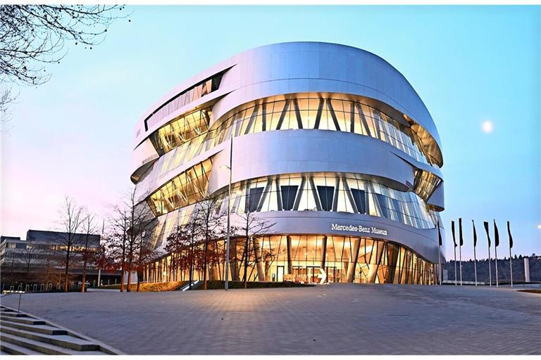 Neuer Publikumsrekord: Das Mercedes-Benz-Museum empfing 882 422 Besucher (2023: 800 245) aus 162 Ländern.