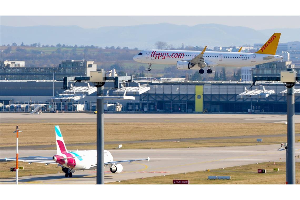 Nicht alle Flieger werden am Montag wie geplant am Flughafen Stuttgart starten und landen.