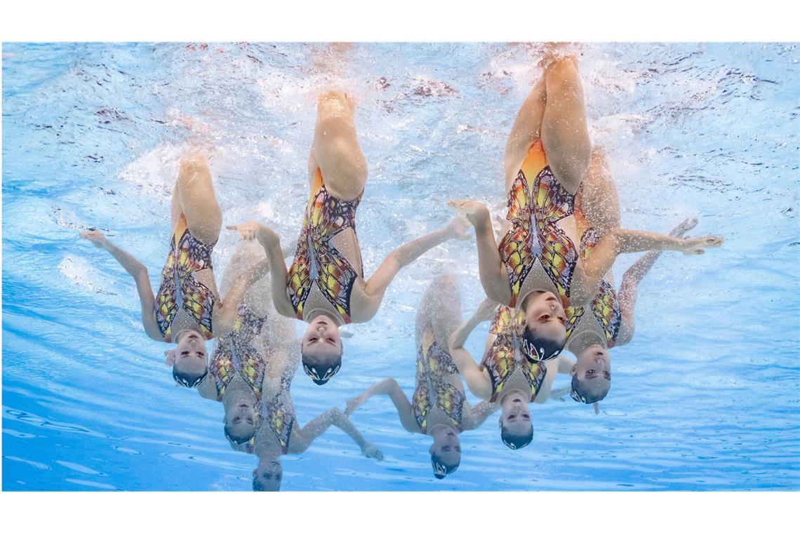 Nicht im Ozean, sondern im Becken – aber trotzdem beeindruckend: Synchronschwimmen bei den Olympischen Spielen.