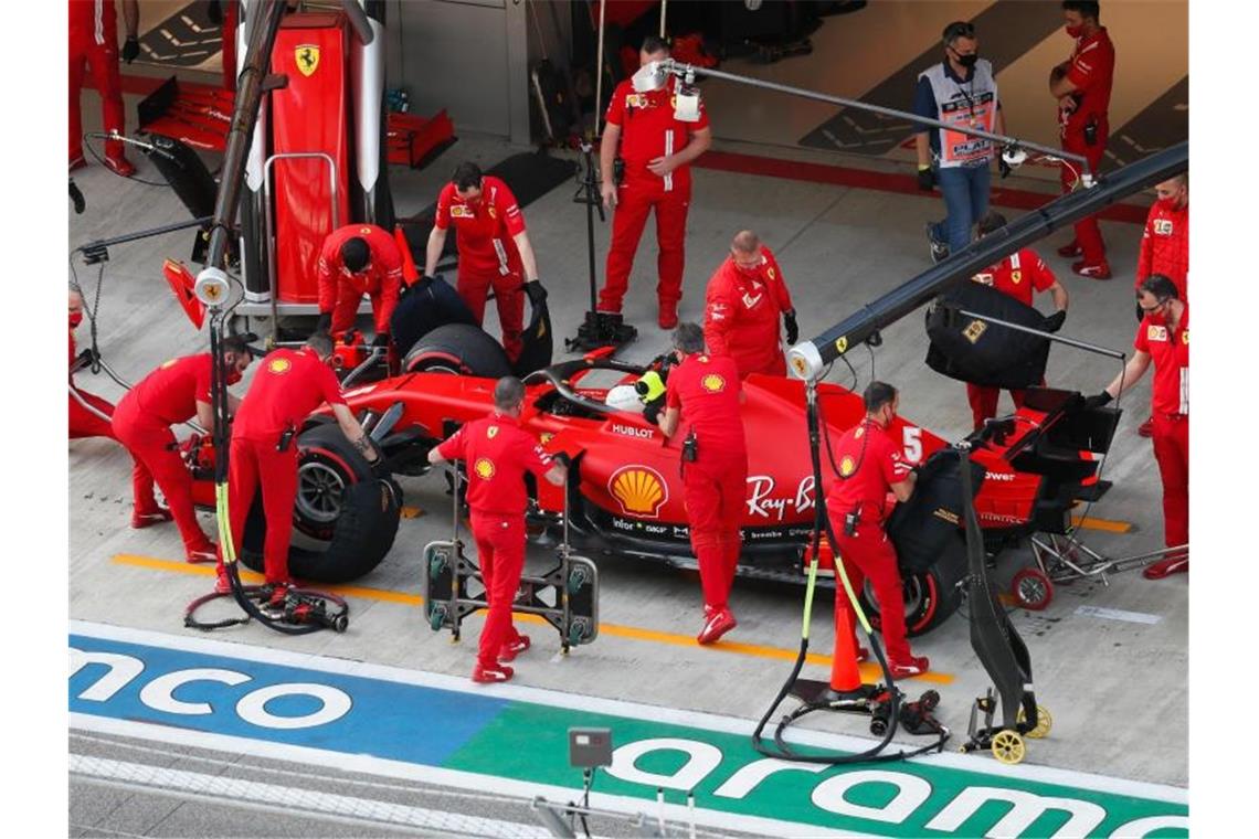 Reisezirkus Formel 1: Triple-Header fordert Tribut Nicht nur für die Formel-1-Piloten stellt ihr Job eine ständige Belastung dar. Foto: Yuri Kochetkov/Pool EPA/AP/dpa