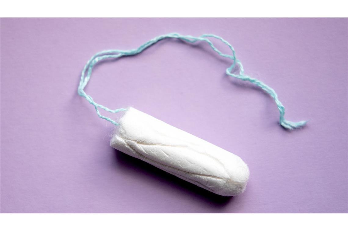 Nicht nur von Krankheitserregern droht Frauen bei der Benutzung von Tampons gesundheitliche Gefahr. Die praktischen Wattebausche können auch giftige Metalle enthalten.