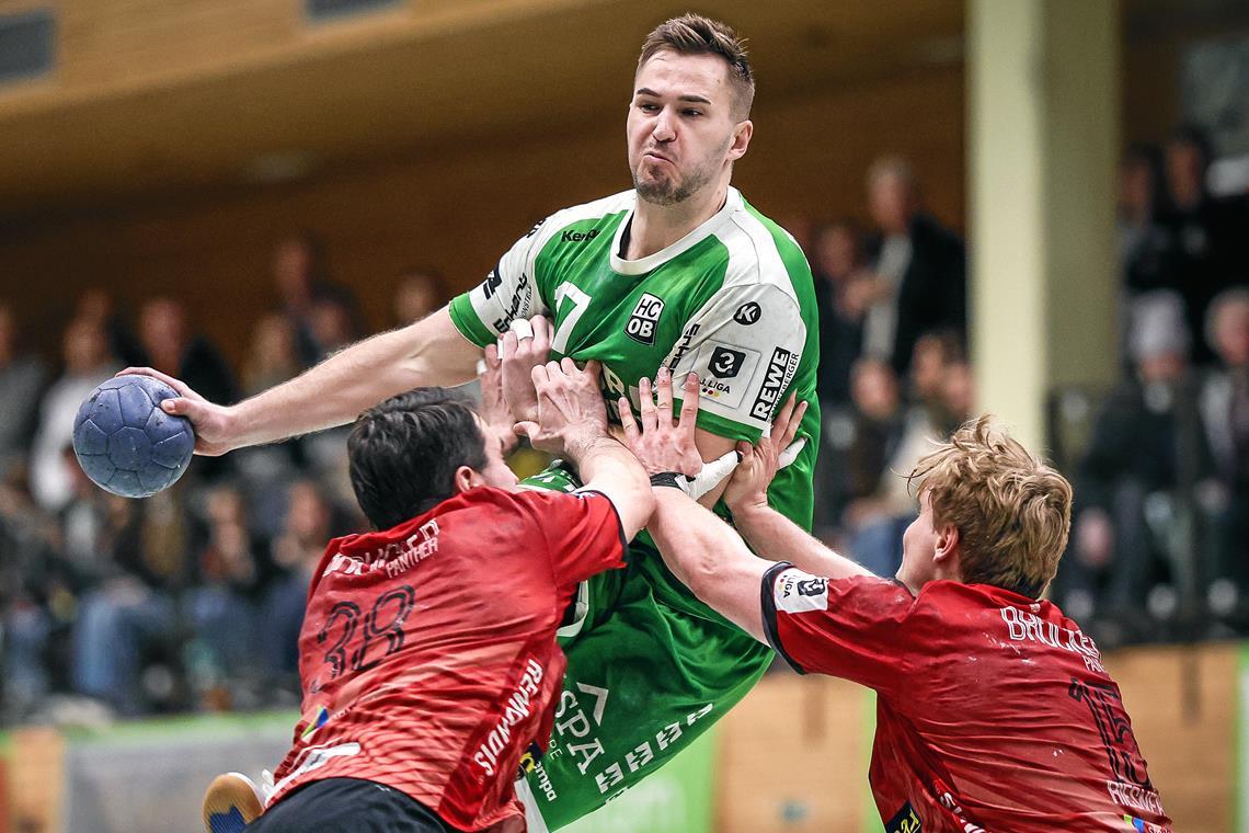 Niklas Diebel (grünes Trikot) trifft mit dem HC Oppenweiler/Backnang auf seinen Ex-Verein. Archivfoto: Alexander Becher