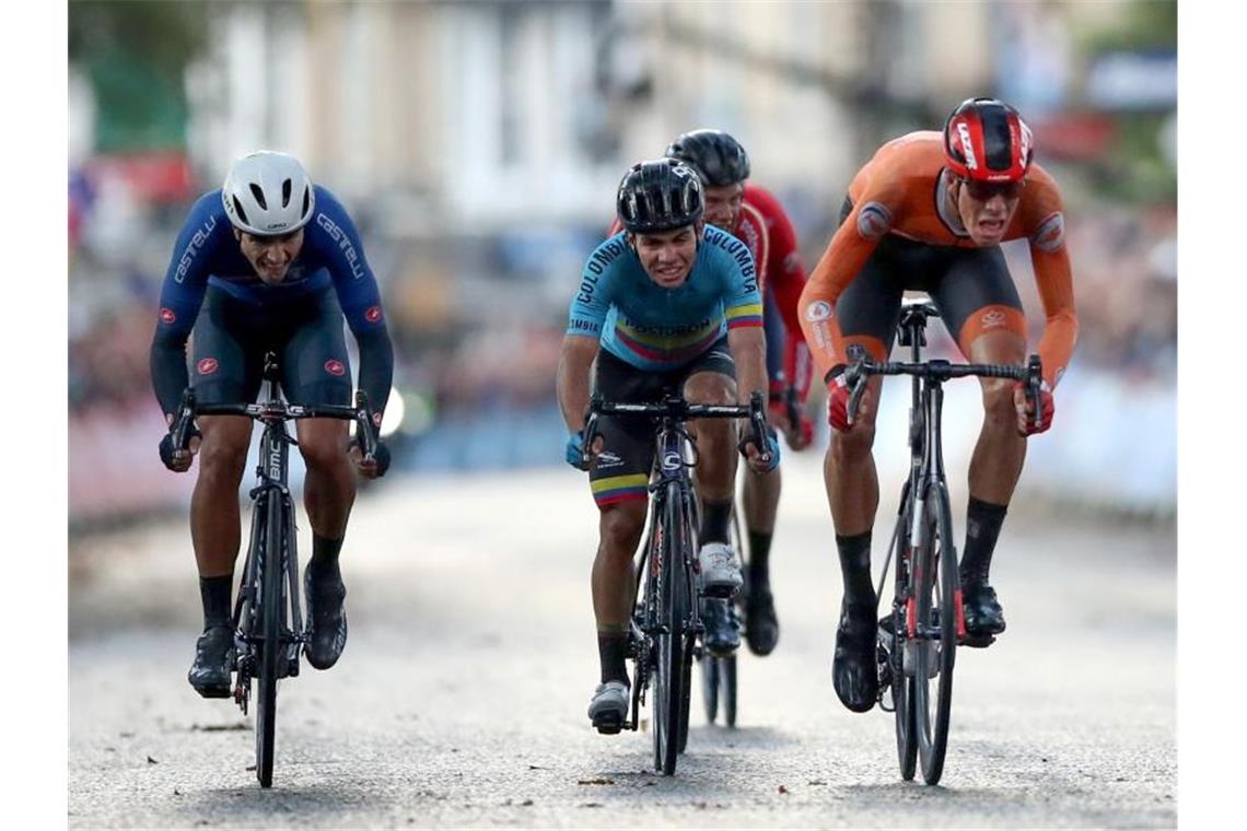 UCI nach Pannen bei der WM in der Kritik Nils Eekhoff (r), der Sieger im U23-Rennen, wurde nachträglich diequalifiziert. Foto: Tim Goode/PA Wire