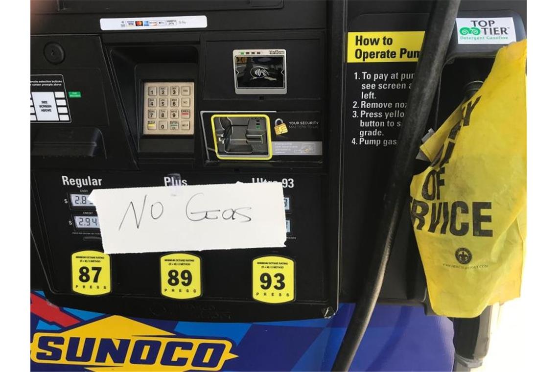 US-Pipeline wird nach Hackerangriff wieder hochgefahren "No Gas", kein Sprit, steht an einer Tankstelle in Bethesda, einem Vorort von Washington im Bundesstaat Maryland. Foto: Can Merey/dpa