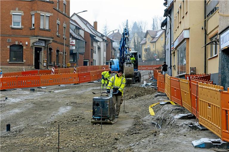 Noch drei Monate lang müssen Verkehrsteilnehmer in der Aspacher Straße Einschränkungen in Kauf nehmen. Foto: Alexander Becher