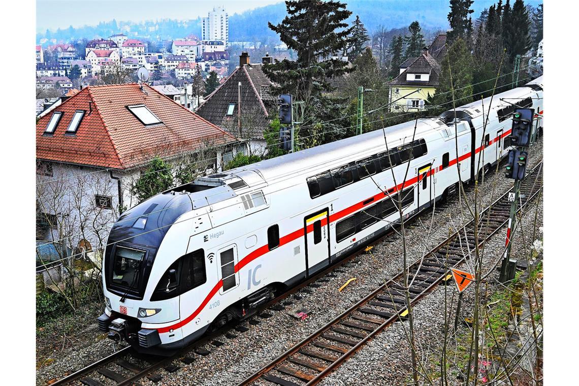 Noch rollen die Züge der Gäubahn durch die Stuttgarter Halbhöhe. Im April 2026 könnte damit Schluss sein.