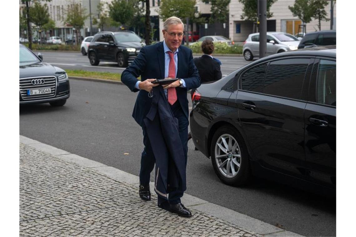 Norbert Röttgen kommt zu einer Gremiensitzungen seiner Partei. Foto: Christophe Gateau/dpa