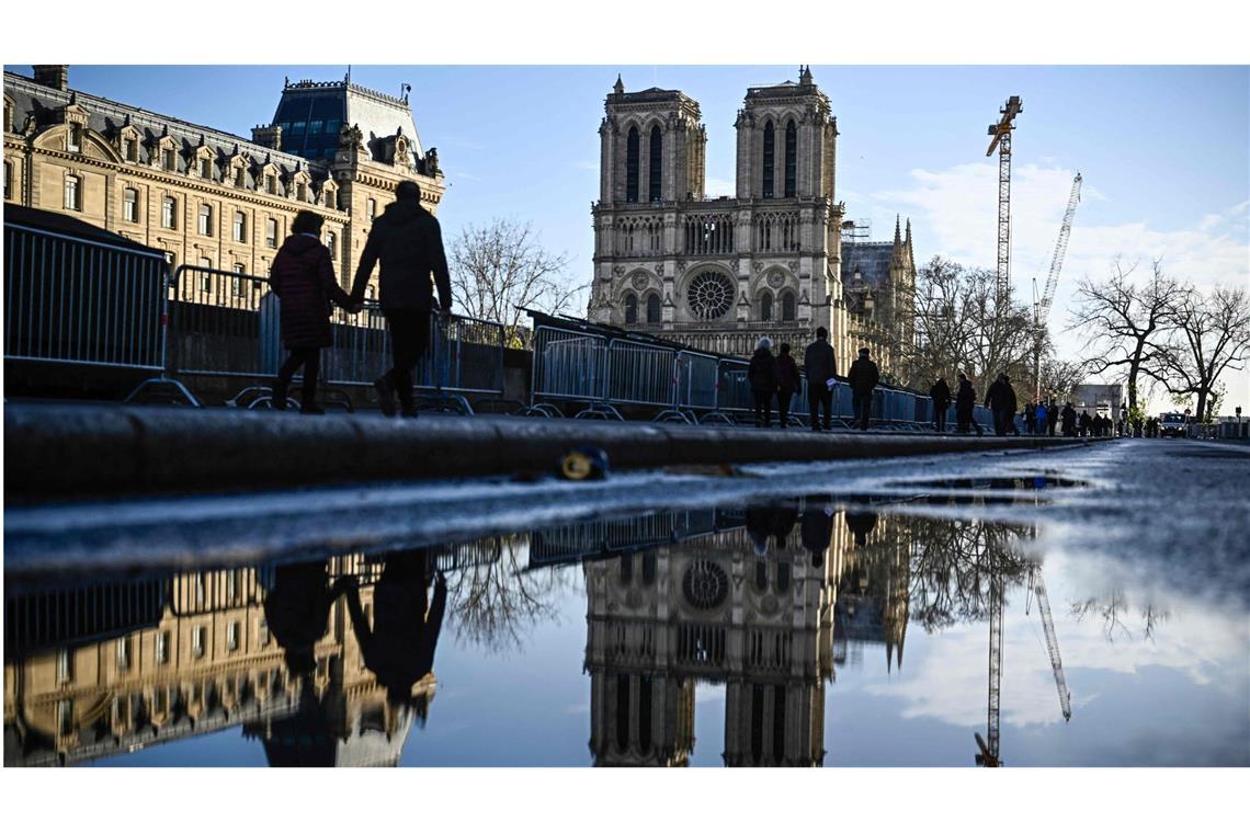 Notre-Dame wird nach dem Brand wieder eröffnet. Die EU-Kommissionspräsidentin wird bei der pompösen Feier allerdings fehlen. Grund sind wohl diplomatische Verstimmungen.