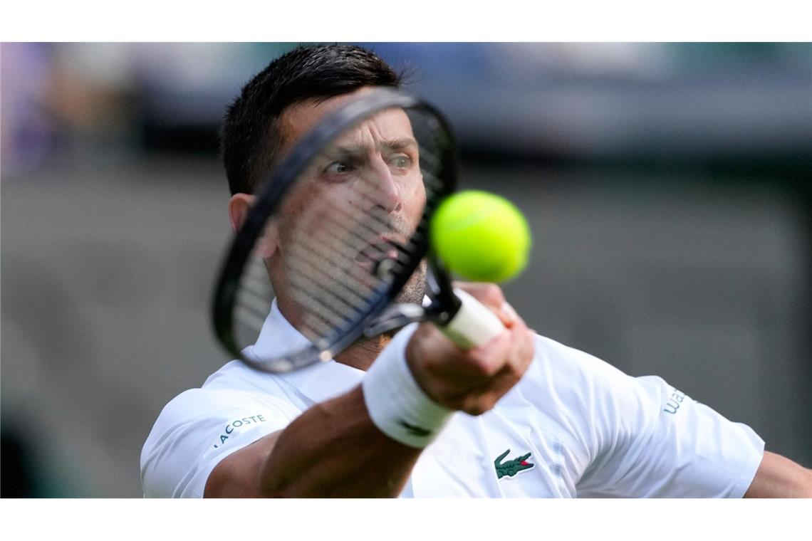 Novak Djokovic hat in Wimbledon kampflos das Halbfinale erreicht.