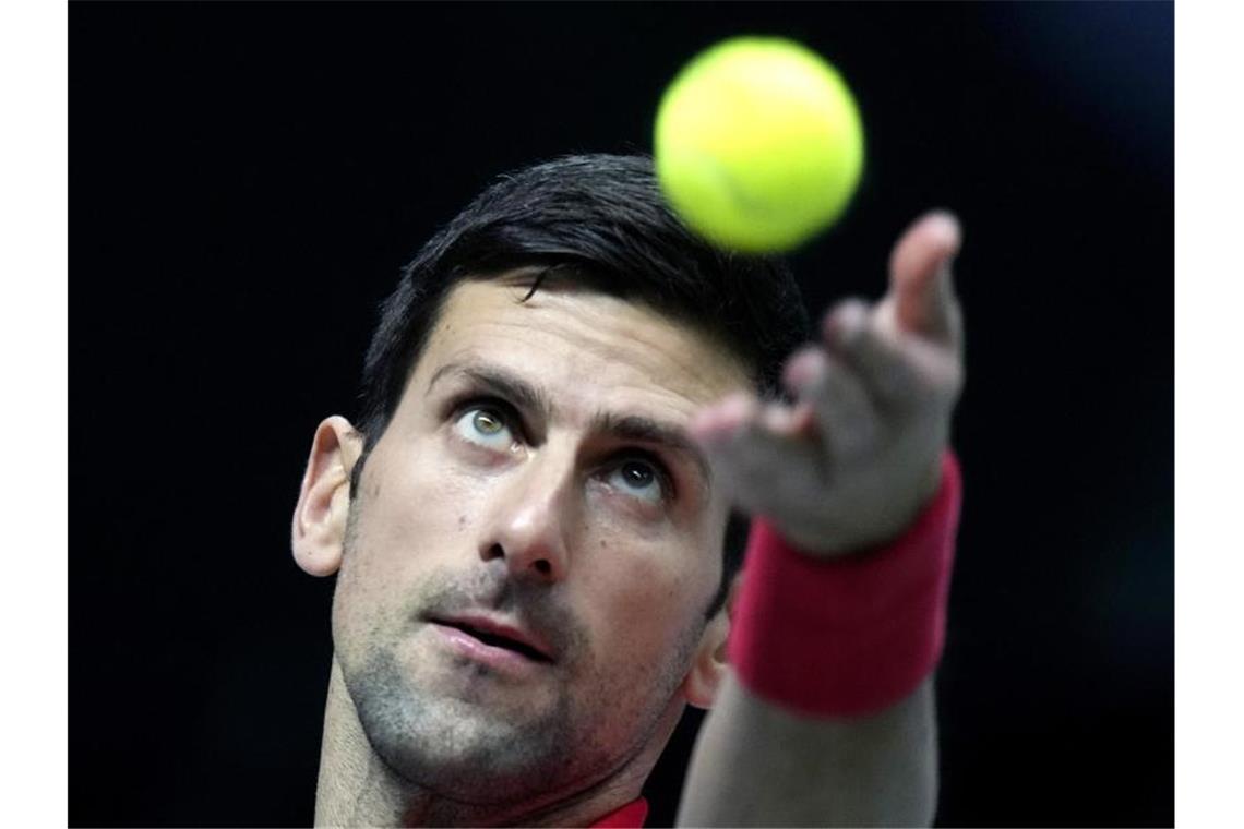 Australian Open: Grenzbeamte untersuchen offenbar mehr Fälle Novak Djokovic in Aktion. Foto: Michael Probst/AP/dpa