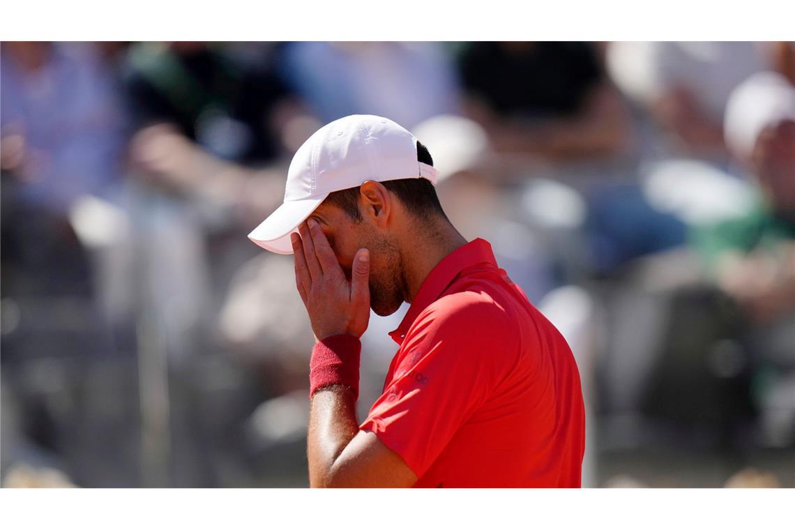 Novak Djokovic schied in Rom nach einer schwachen Leistung überraschend aus.