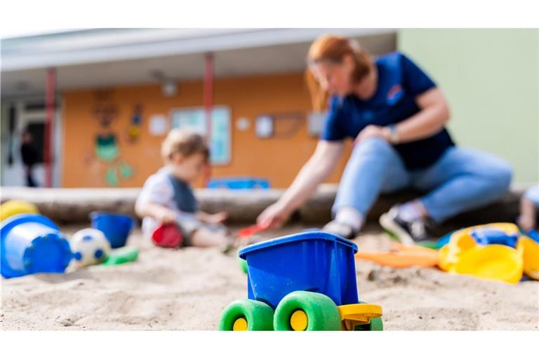 Nur der Anteil der Kinder, die weniger als 25 Stunden pro Woche in der Kita sind, sank. (Archivfoto)