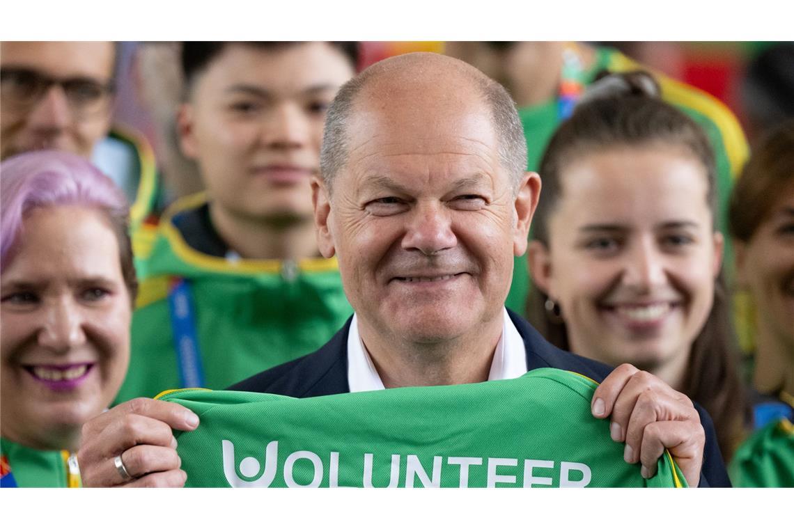 Nur noch wenige Tage bis zum Beginn der Fußball-Europameisterschaft: Daher besucht Bundeskanzler Olaf Scholz die Münchner Fußball Arena und die Volunteers der EM.