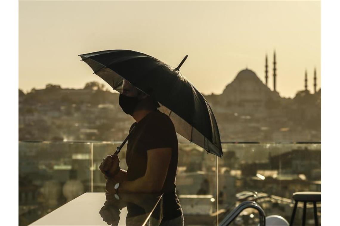 Türkische Tourismuseinnahmen in der Pandemie eingebrochen Nur wenige Touristen sind im ersten Quartal 2021 in die Türkei gereist. Foto: Emrah Gurel/AP/dpa/Archiv