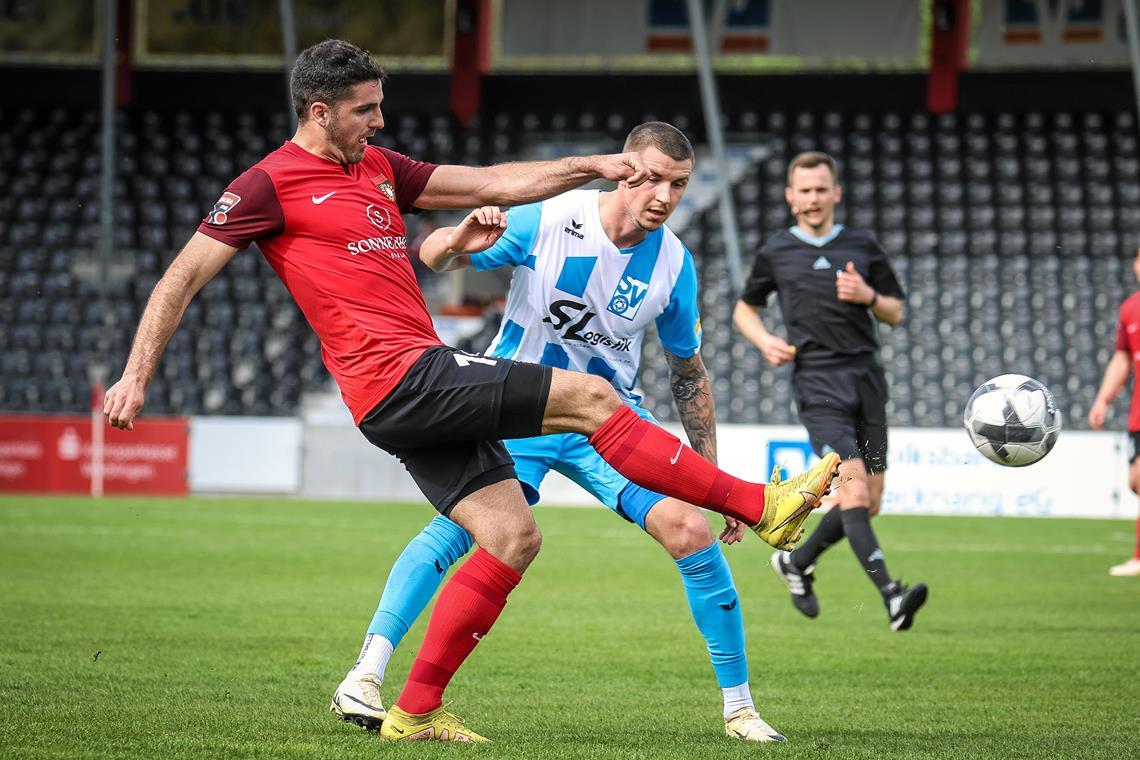 Ob Michael Kleinschrodt (links) in Nöttingen für die SG Sonnenhof Großaspach auflaufen kann, ist noch unsicher. Foto: Alexander Becher