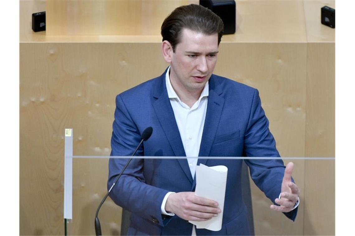 Österreich lockert weiter - Ab Juli volle Säle und Stadien Österreichs Bundeskanzler Sebastian Kurz spricht bei einer Sondersitzung des Nationalrats im Parlamentsausweichquartier in der Wiener Hofburg. Foto: Herbert Neubauer/APA/dpa