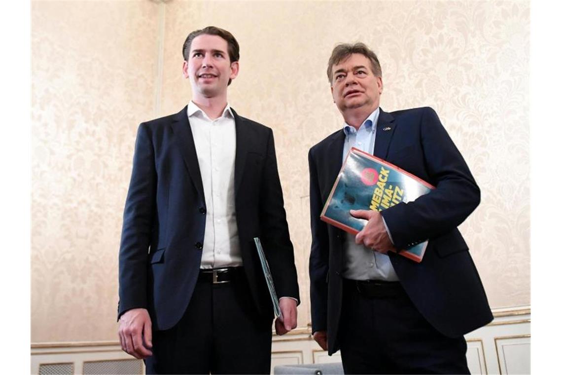 ÖVP und Grüne bei Koalitionsgesprächen auf Zielgeraden Österreichs Ex-Kanzler Sebastian Kurz (ÖVP) und Grünen-Chef Werner Kogler. Foto: Helmut Fohringer/APA/dpa