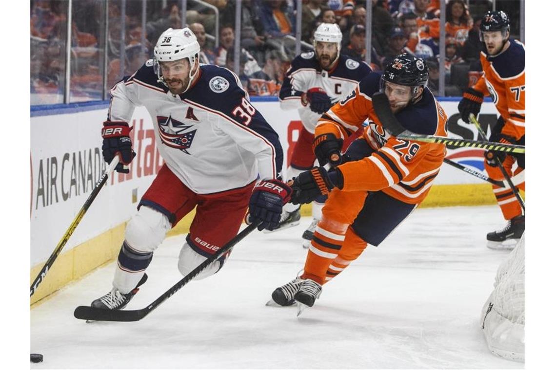 NHL: Kahuns Treffer reicht nicht - Draisaitl siegt Oilers-Starspieler Leon Draisaitl blieb gegen Columbus ohne Scorerpunkt. Foto: Jason Franson/The Canadian Press via AP/dpa