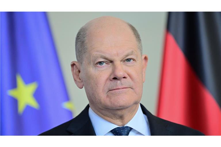 Olaf Scholz stellt sich an die Seite des ukrainischen Präsidenten Wolodymyr Selenskyj. (Archivbild)