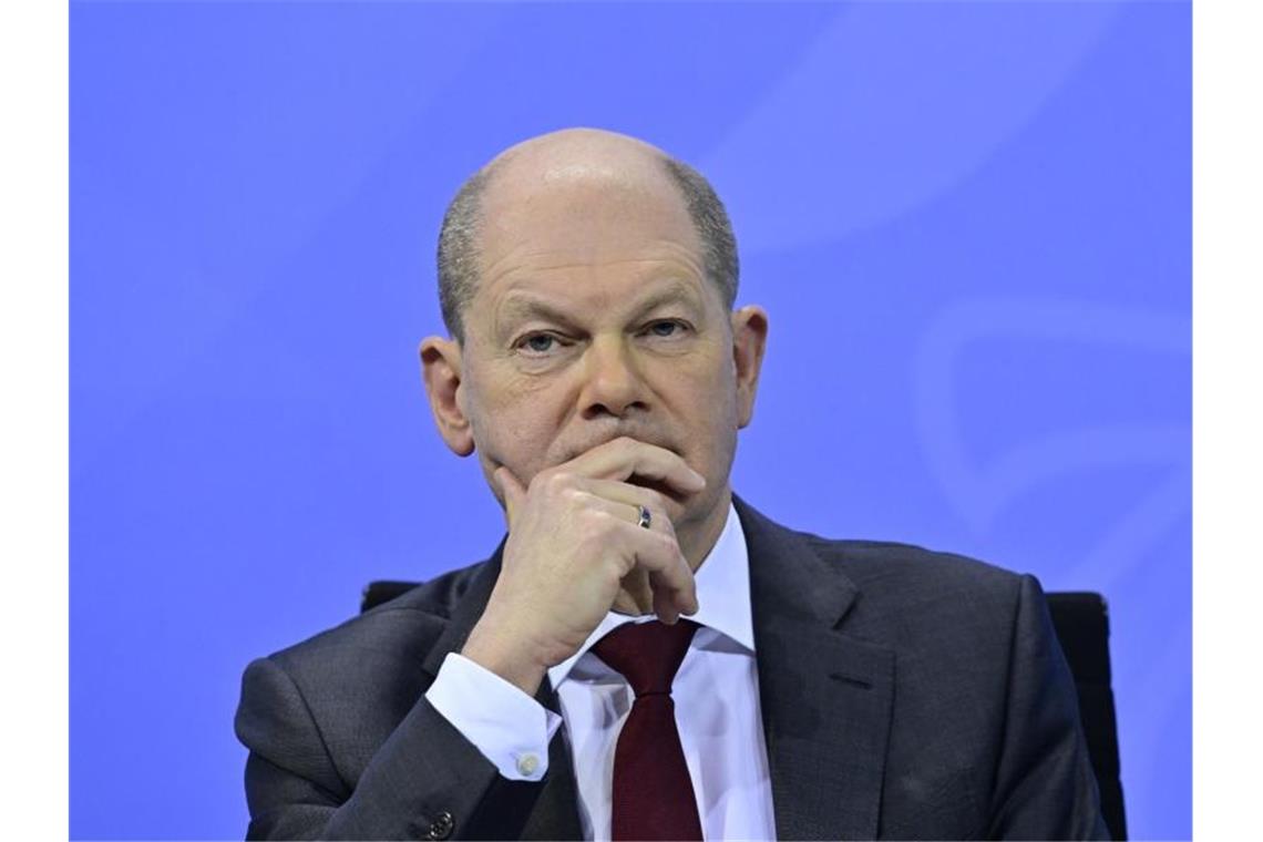 Corona-Gipfel: 2G plus für Restaurants und Kneipen Olaf Scholz: Wer eine Möglichkeit hat, sich impfen zu lassen, sollte da nicht hingehen, sondern eher hinrennen.“. Foto: John Macdougall/AFP Pool/dpa