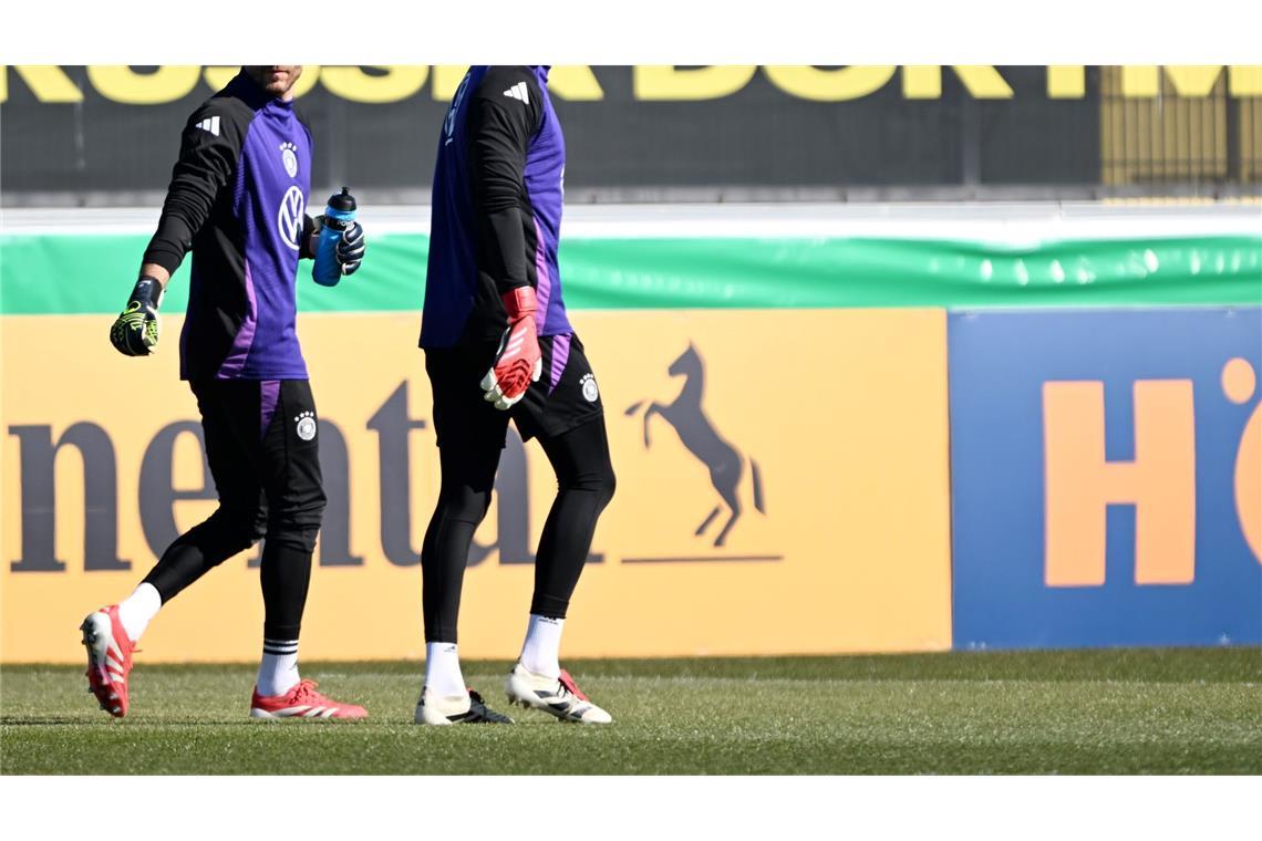 Oliver Baumann (l) und Alexander Nübel beim Training. Wer steht gegen Italien im Tor?