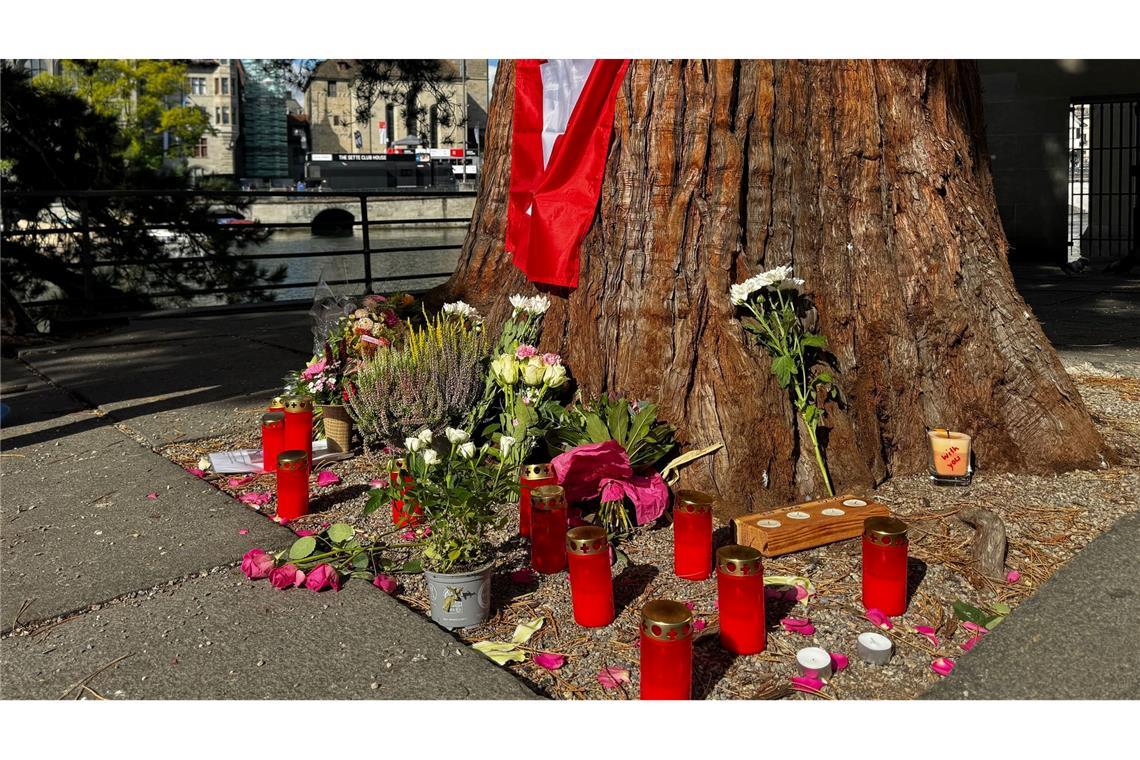 Ort des Innehaltens: Die Gedenkstätte für Muriel Furrer an der Wasserkirche von Zürich.